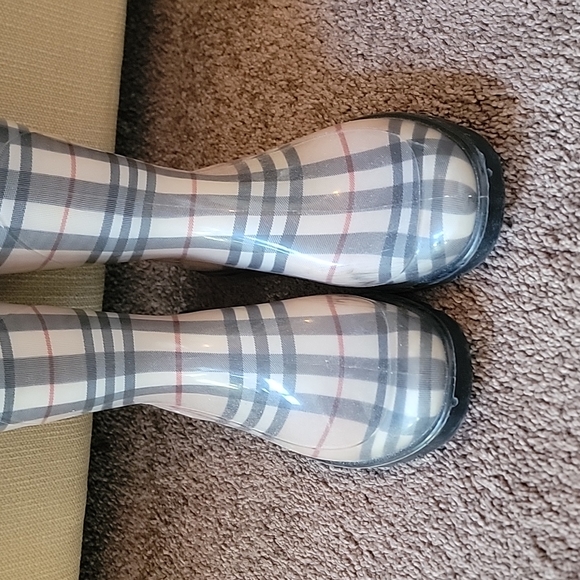 BURBERRY RAIN BOOTS - Picture 4 of 4